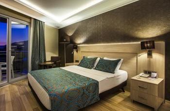 Parador Suite Hotel Hotell 3*